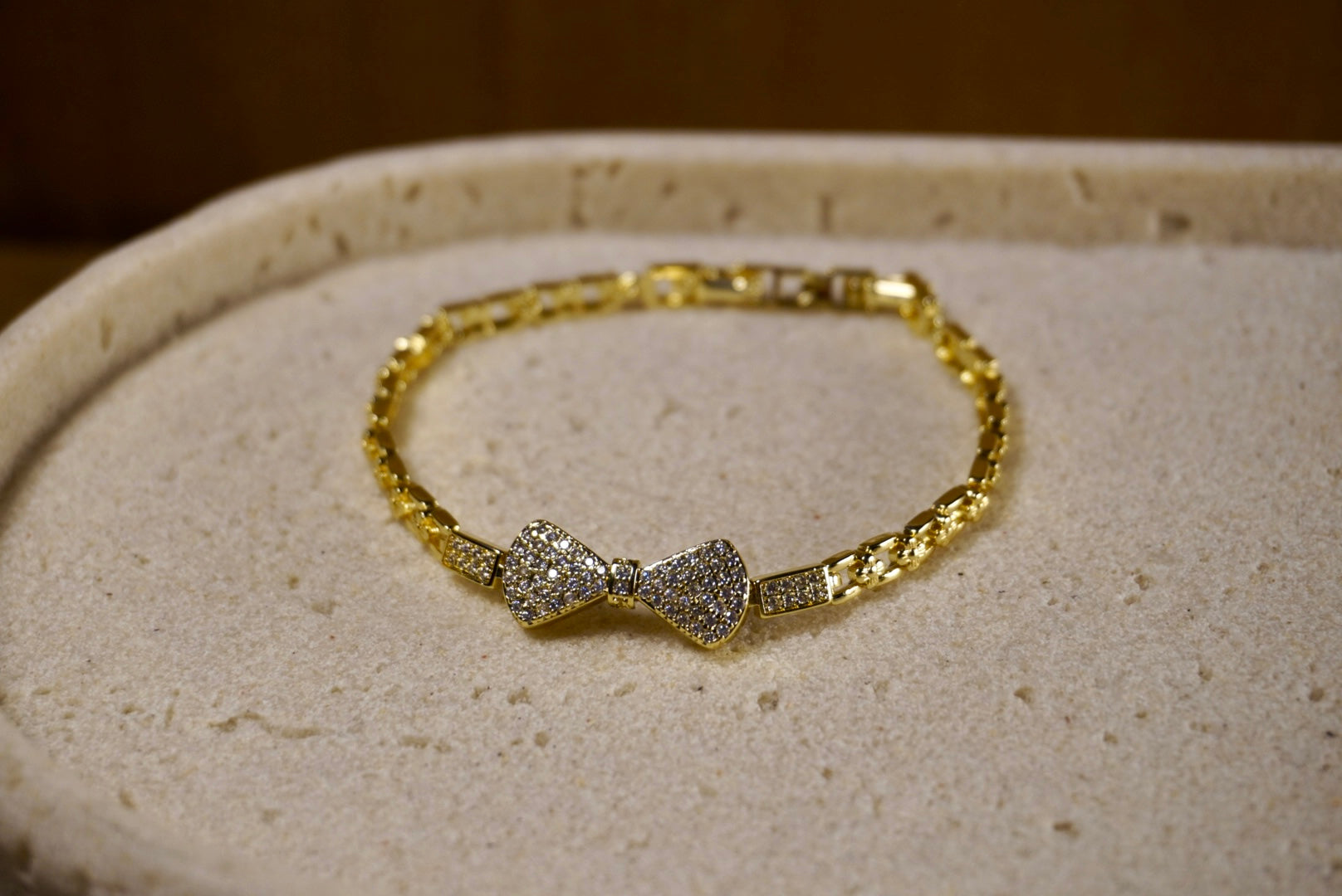 BRAZALETE DE LAZO COLOR ORO