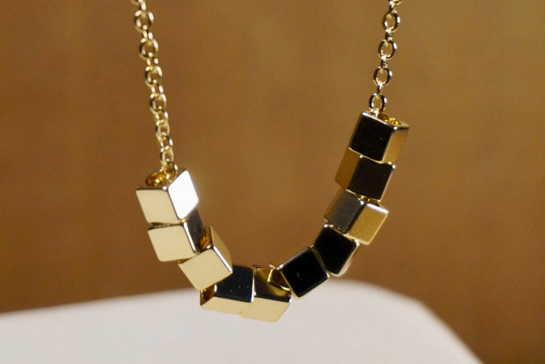 CADENA CON CUBO